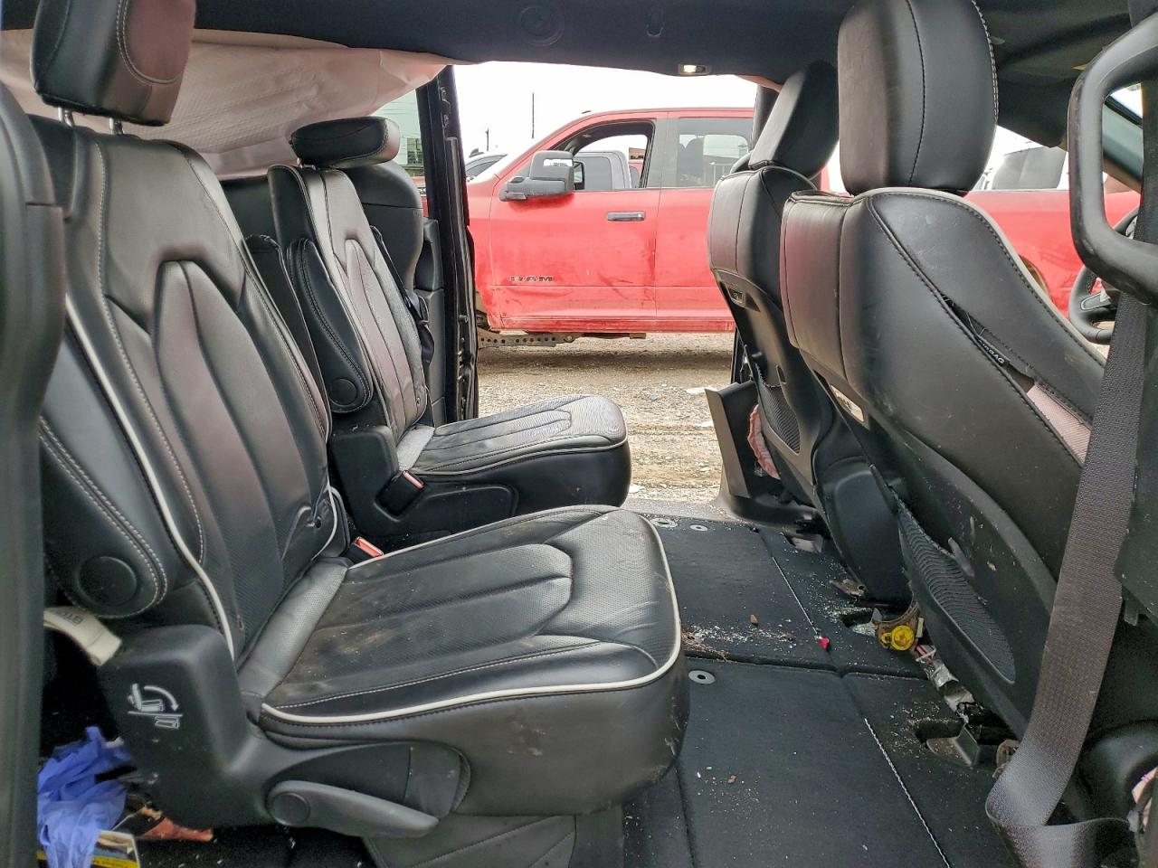 Chrysler Pacifica Limited Image 12