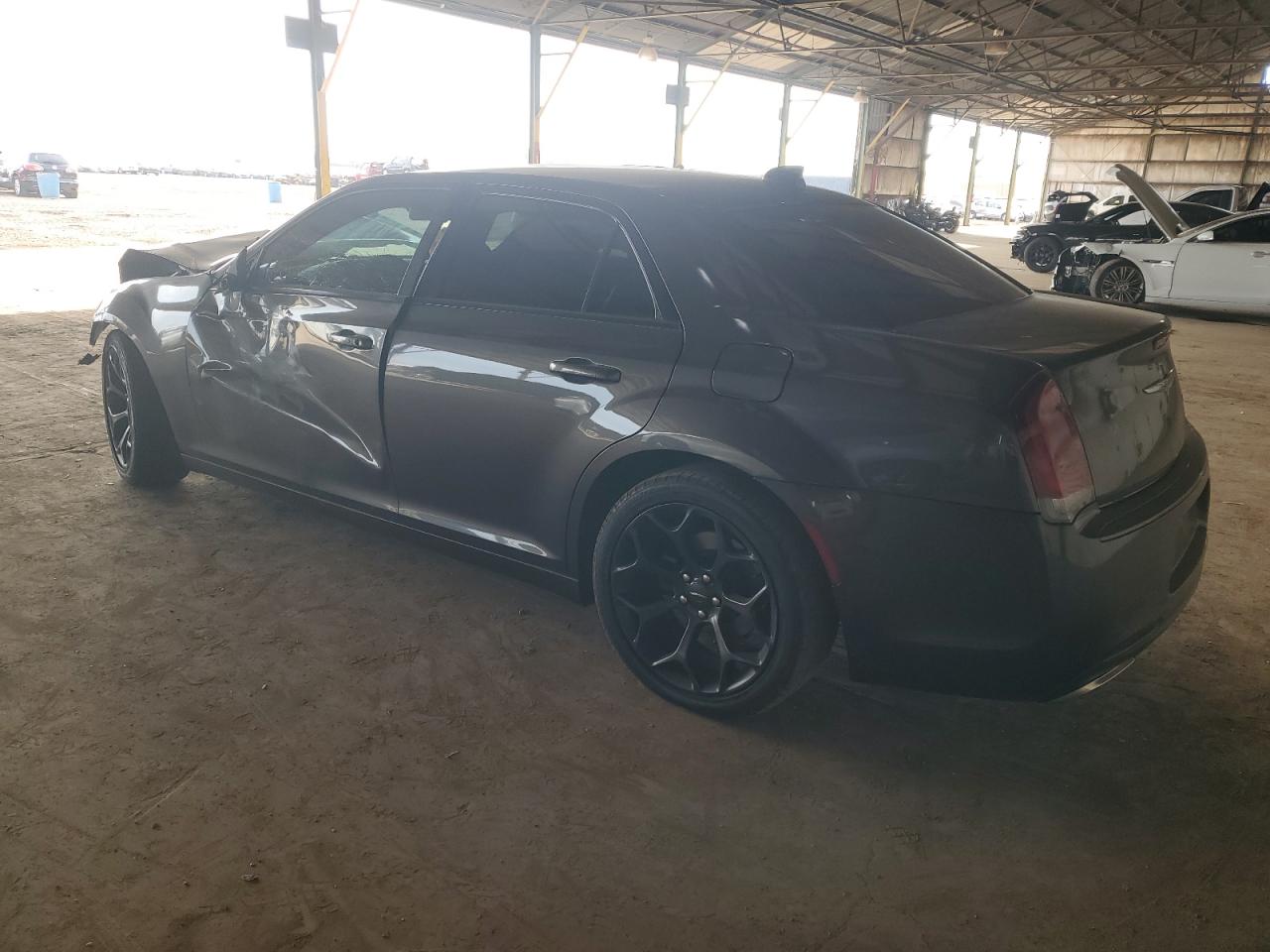 Chrysler 300 S Image 2