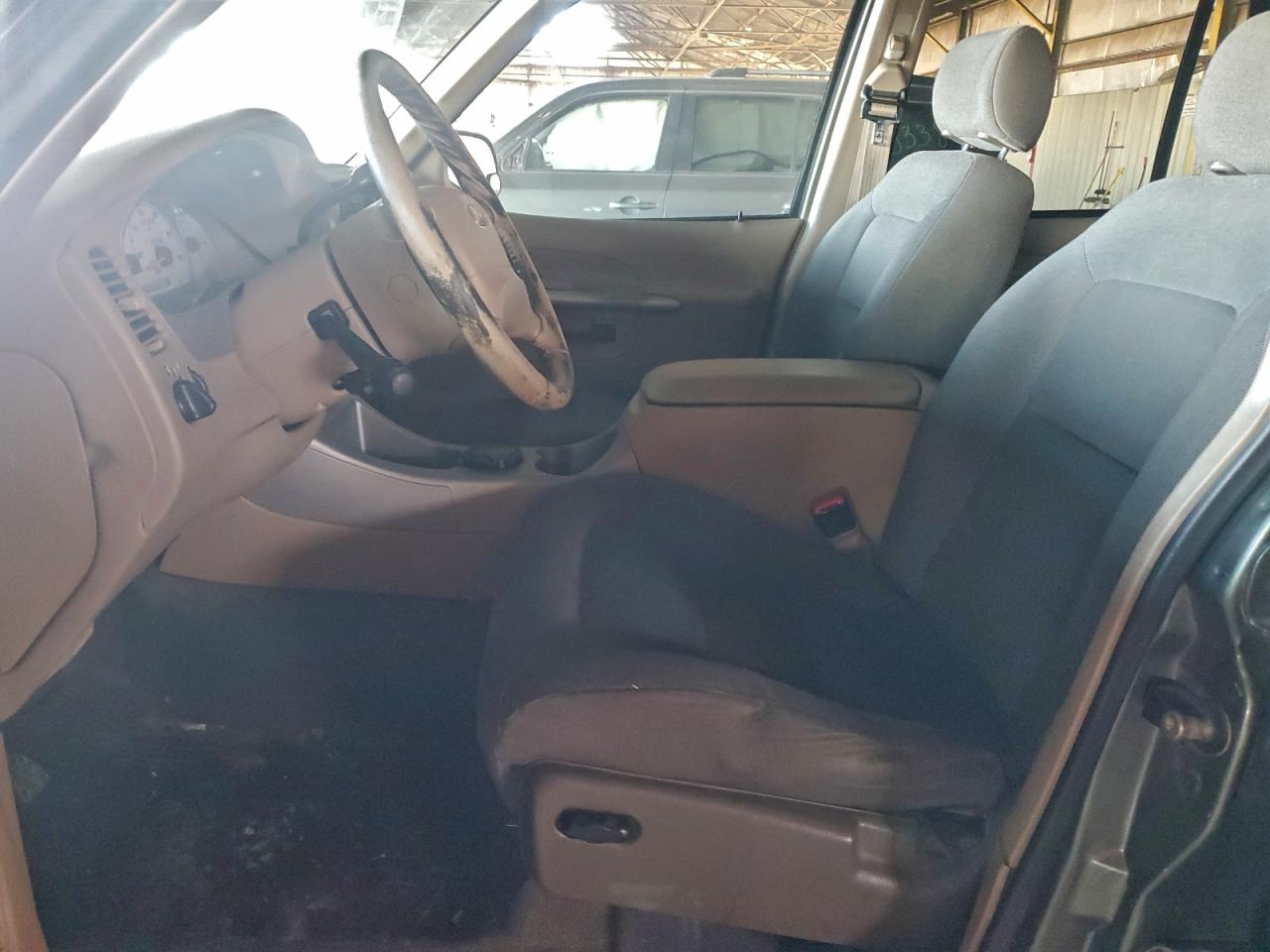 Ford Explorer Image 11