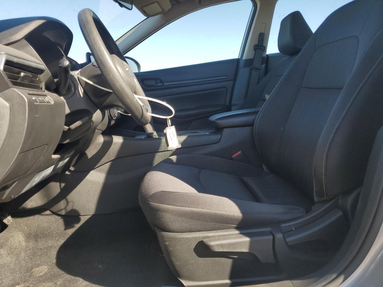 Nissan Altima S Image 8