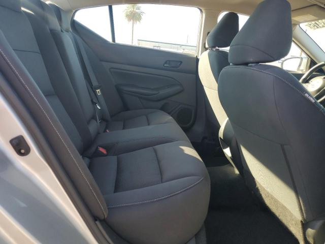 Nissan Altima S Image 9