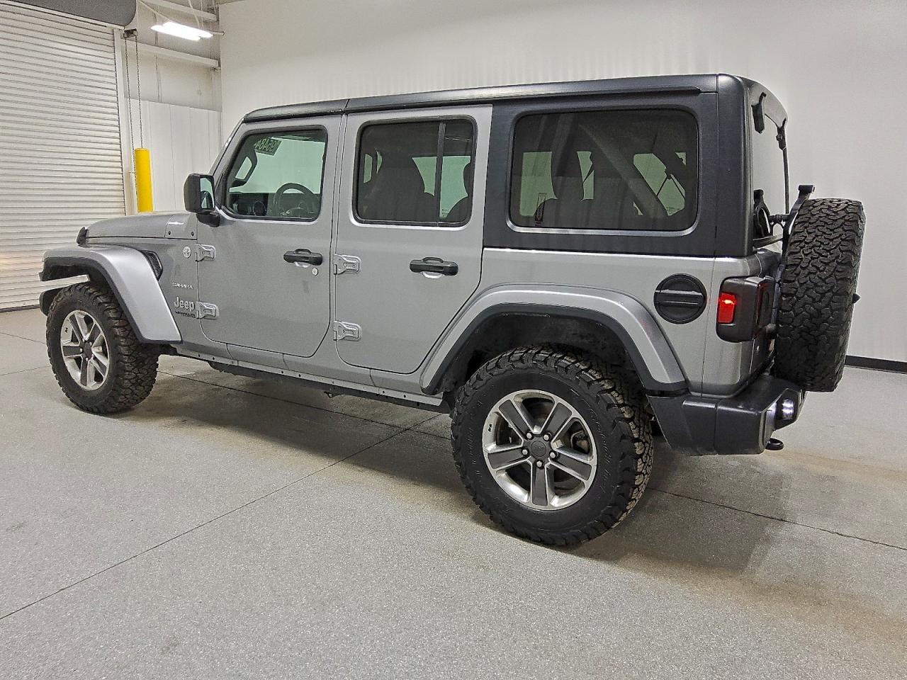 Jeep Wrangler Sahara Image 2
