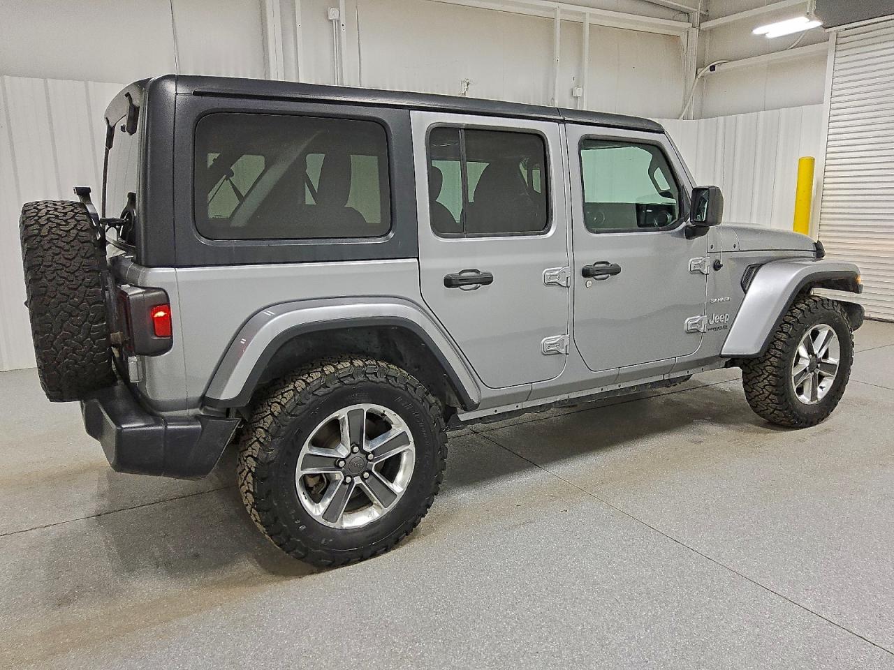 Jeep Wrangler Sahara Image 10