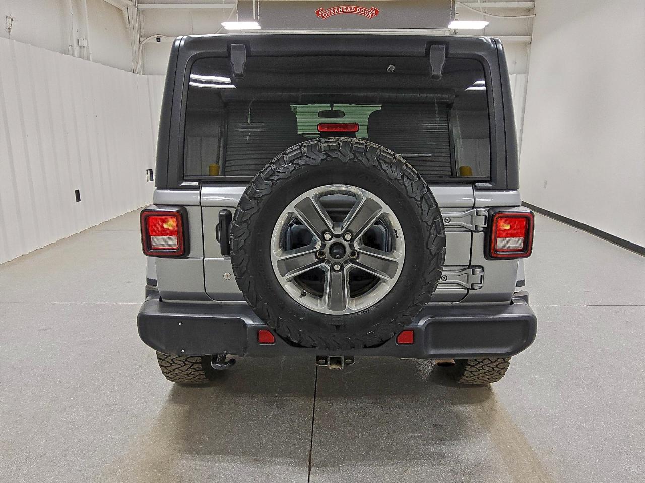 Jeep Wrangler Sahara Image 8
