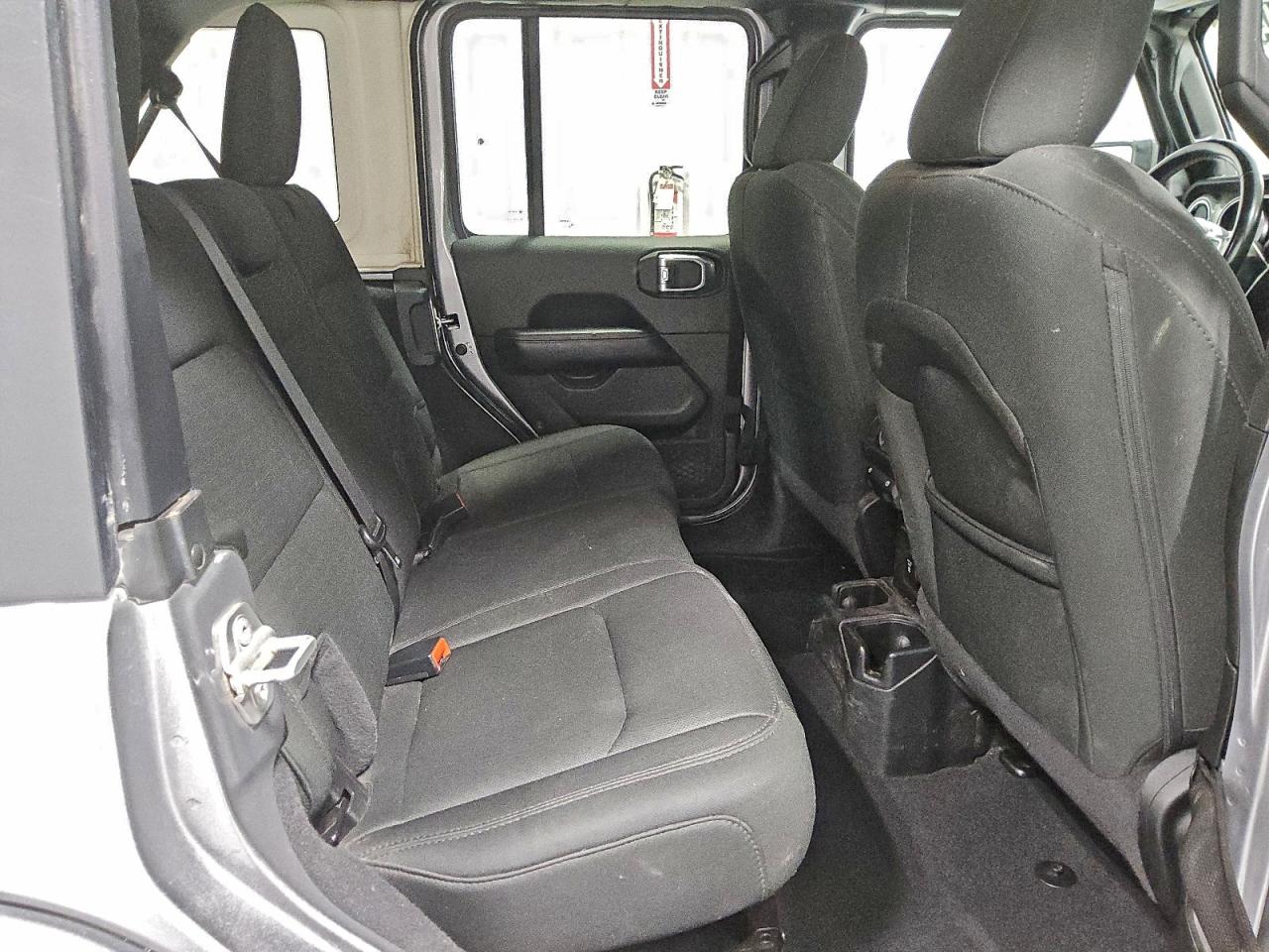 Jeep Wrangler Sahara Image 11