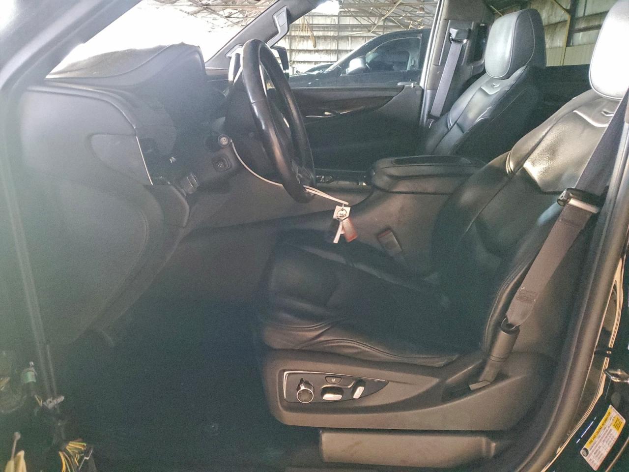 Cadillac Escalade Platinum Image 8