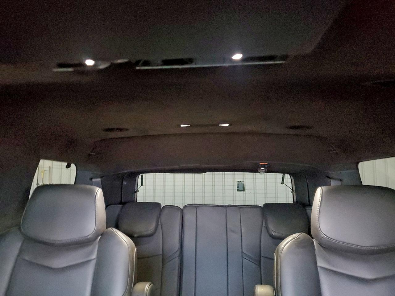 Cadillac Escalade Platinum Image 2