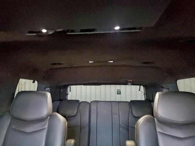 Cadillac Escalade Platinum Image 2