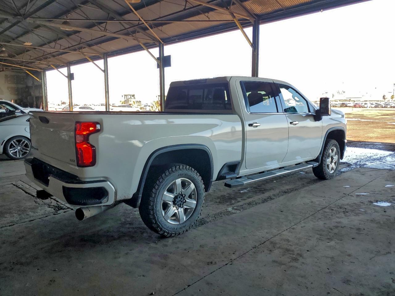 Chevrolet Silverado K2500 Heavy Duty Ltz Image 6