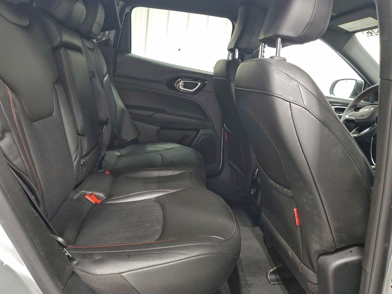 Jeep Compass Trailhawk Image 12