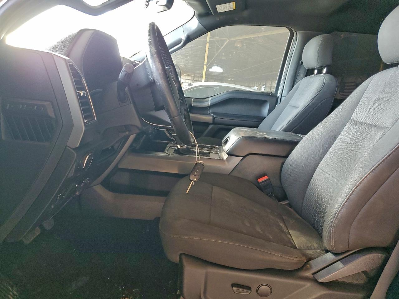 Ford F-150 Supercrew Image 6