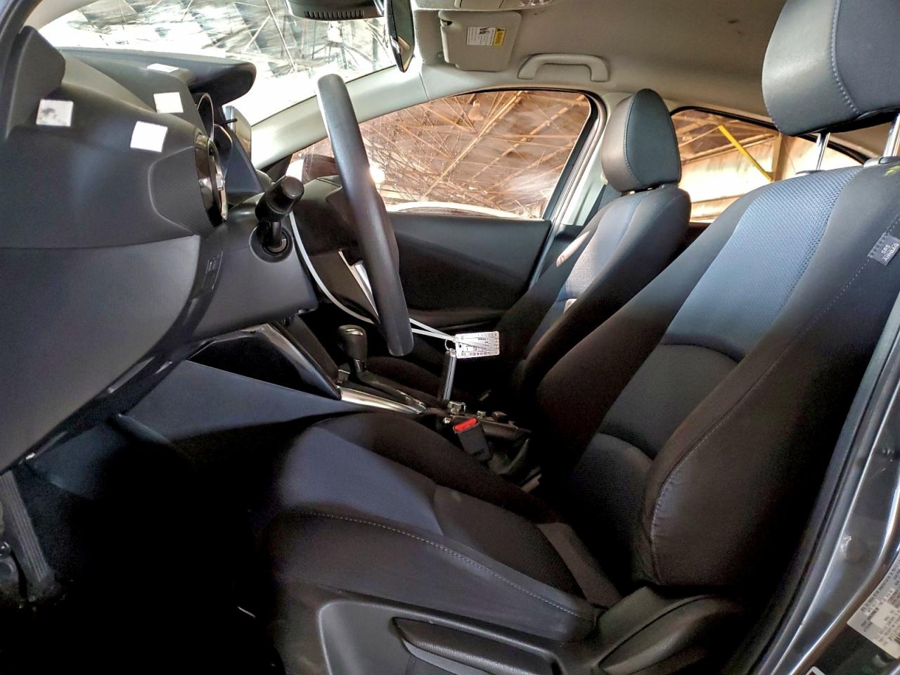 Toyota Yaris Image 10