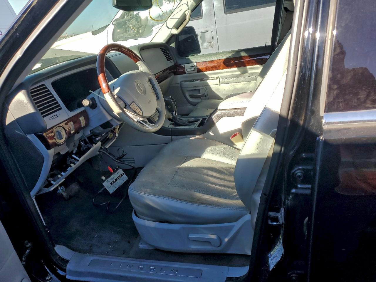 Lincoln Aviator Image 6